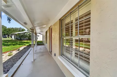 Exterior - 522 Highview Cir N, Brandon, FL 33510 photo 9 of 18