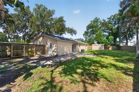 Exterior - 522 Highview Cir N, Brandon, FL 33510 photo 5 of 18