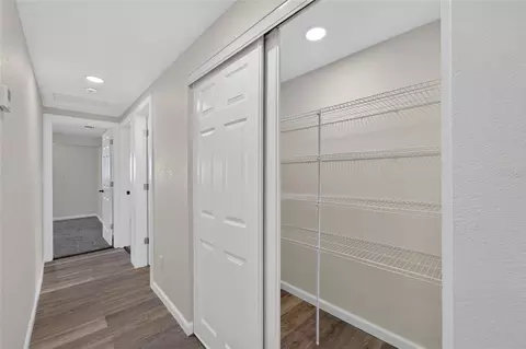 Entry Way - 522 Highview Cir N, Brandon, FL 33510 photo 4 of 5