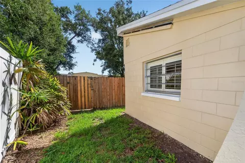 Exterior - 522 Highview Cir N, Brandon, FL 33510 photo 13 of 18