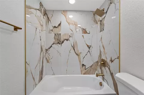 Bath - 522 Highview Cir N, Brandon, FL 33510 photo 6 of 7