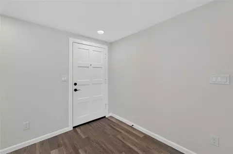 Entry Way - 522 Highview Cir N, Brandon, FL 33510 photo 5 of 5