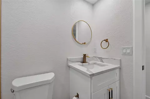 Bath - 522 Highview Cir N, Brandon, FL 33510 photo 7 of 7