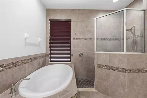 Bath - 1120 Maza Pl, Trinity, FL 34655 photo 2 of 2