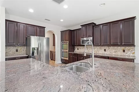 Kitchen - 1120 Maza Pl, Trinity, FL 34655 photo 5 of 9