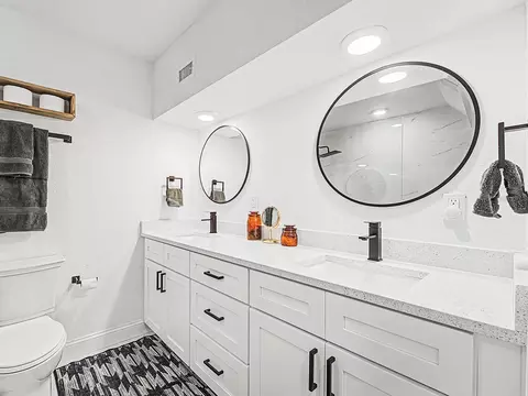 Bath - 3029 Pine Tree Ave, Largo, FL 33771 photo 3 of 4