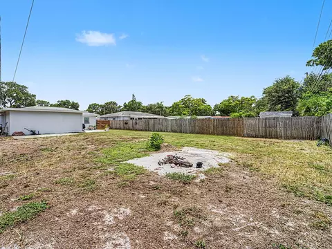 Exterior - 3029 Pine Tree Ave, Largo, FL 33771 photo 8 of 10