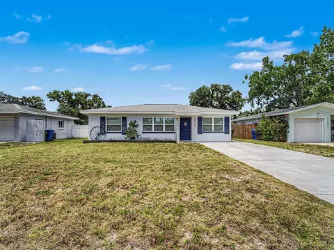 Exterior - 3029 Pine Tree Ave, Largo, FL 33771 photo 5 of 10