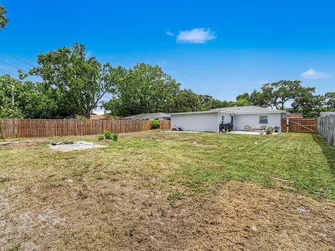 Exterior - 3029 Pine Tree Ave, Largo, FL 33771 photo 7 of 10