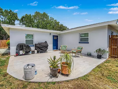 Exterior - 3029 Pine Tree Ave, Largo, FL 33771 photo 3 of 10