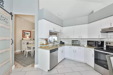 Kitchen - 13403 Beechberry Dr, Riverview, FL 33579 photo 4 of 4