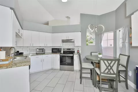 Kitchen - 13403 Beechberry Dr, Riverview, FL 33579 photo 1 of 4