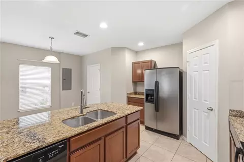 Kitchen - 4715 Chatterton Way, Riverview, FL 33578 photo 6 of 7