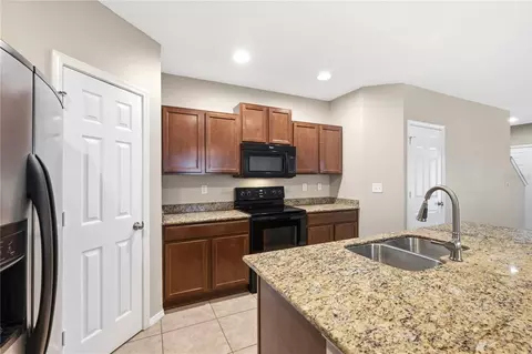 Kitchen - 4715 Chatterton Way, Riverview, FL 33578 photo 1 of 7