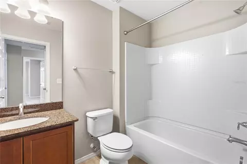 Bath - 4715 Chatterton Way, Riverview, FL 33578 photo 3 of 4