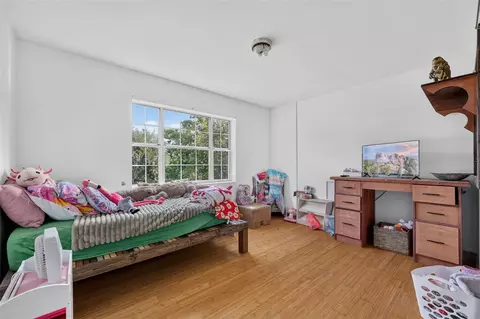 Bedroom - 8922 Pritcher Rd, Lithia, FL 33547 photo 6 of 8