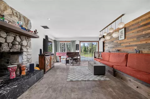 Living - 8922 Pritcher Rd, Lithia, FL 33547 photo 3 of 3