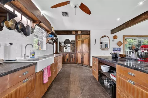 Kitchen - 8922 Pritcher Rd, Lithia, FL 33547 photo 3 of 4