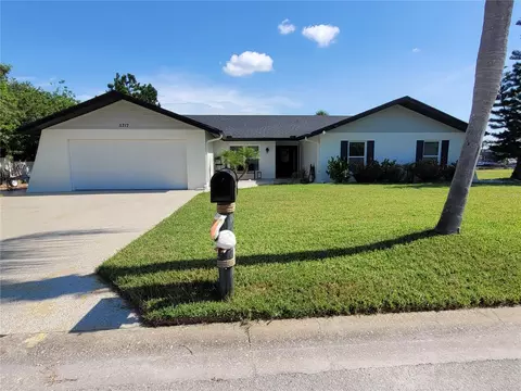 5717 Seabreeze Dr, Port Richey, FL 34668