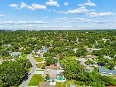 View/Area - 3282 Honeysuckle Rd, Largo, FL 33770 photo 18 of 20