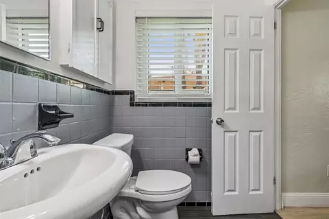 Bath - 3282 Honeysuckle Rd, Largo, FL 33770 photo 6 of 7