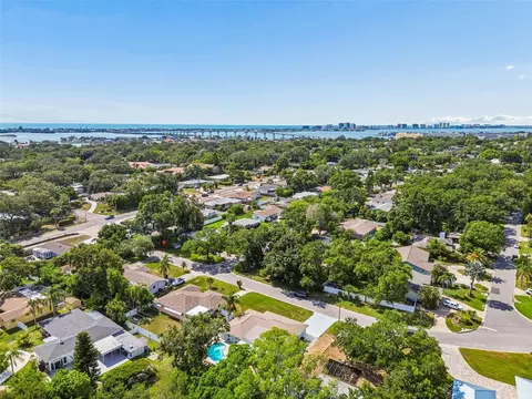 View/Area - 3282 Honeysuckle Rd, Largo, FL 33770 photo 7 of 20