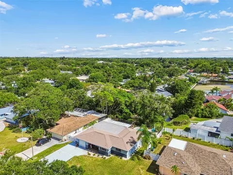 View/Area - 3282 Honeysuckle Rd, Largo, FL 33770 photo 9 of 20