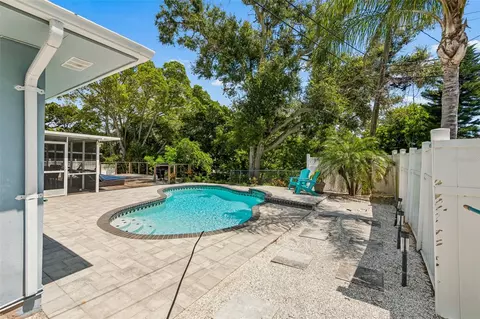 Exterior - 3282 Honeysuckle Rd, Largo, FL 33770 photo 17 of 22