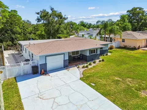 View/Area - 3282 Honeysuckle Rd, Largo, FL 33770 photo 15 of 20