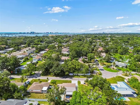 View/Area - 3282 Honeysuckle Rd, Largo, FL 33770 photo 10 of 20