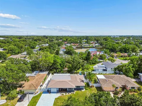 View/Area - 3282 Honeysuckle Rd, Largo, FL 33770 photo 11 of 20