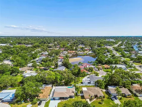 View/Area - 3282 Honeysuckle Rd, Largo, FL 33770 photo 6 of 20