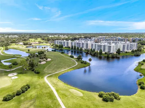 1200 Country Club Dr #2205, Largo, FL 33771