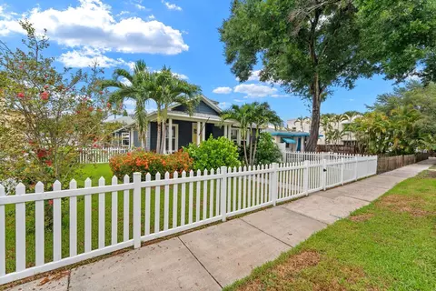 1028 5th St N, Saint Petersburg, FL 33701