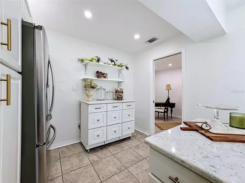 609 Breezeway Ct, Brandon, FL 33511 photo 11