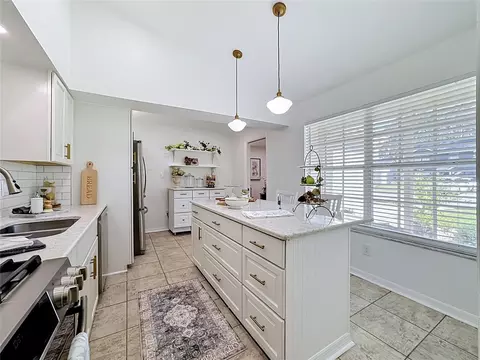 609 Breezeway Ct, Brandon, FL 33511 photo 10