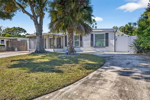 9370 83rd St, Seminole, FL 33777