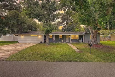 903 N Bracewell Dr, Plant City, FL 33563