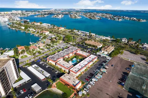 10365 Paradise Blvd #16, Treasure Island, FL 33706