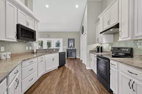 Kitchen - 2556 NE 120th St, Anthony, FL 32617 photo 3 of 3