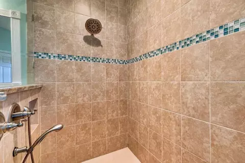 Bath - 2556 NE 120th St, Anthony, FL 32617 photo 4 of 5