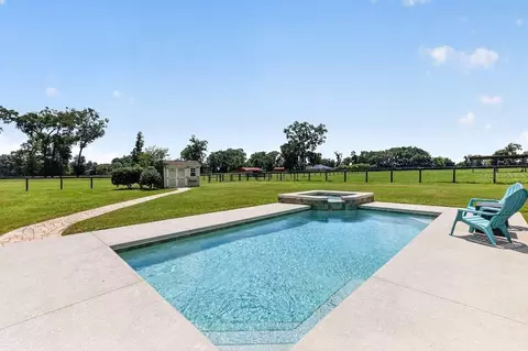 Exterior - 2556 NE 120th St, Anthony, FL 32617 photo 10 of 13