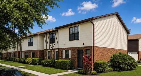 3401 Sunrise Villas Ct S, Tampa, FL 33614