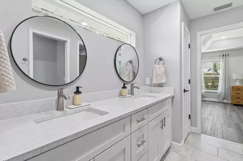 Bath - 232 E Falcon St, Dunnellon, FL 34434 photo 5 of 5