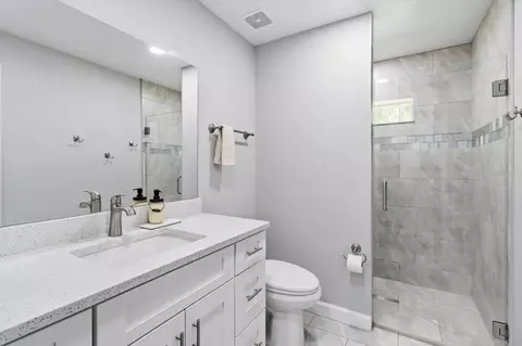 Bath - 232 E Falcon St, Dunnellon, FL 34434 photo 1 of 5