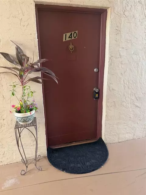 3850 N Lake Dr #140, Tampa, FL 33614