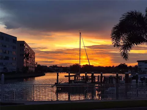 3128 59th St S #115, Gulfport, FL 33707