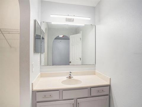 Bath - 11433 Ivy Flower Loop, Riverview, FL 33578 photo 2 of 4