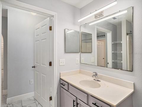 Bath - 11433 Ivy Flower Loop, Riverview, FL 33578 photo 1 of 4
