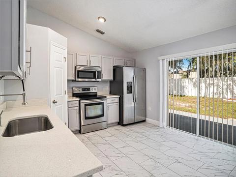 Kitchen - 11433 Ivy Flower Loop, Riverview, FL 33578 photo 3 of 3